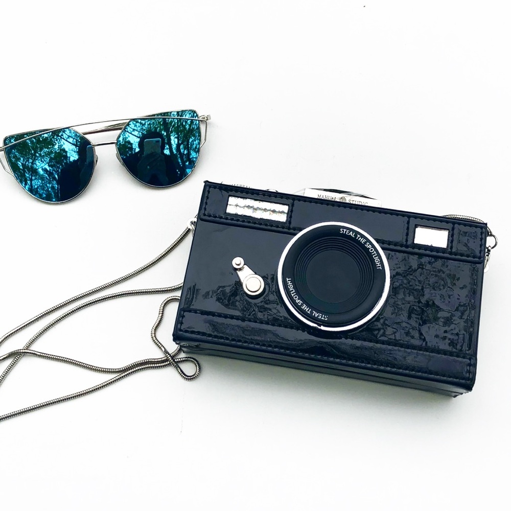 New Compact Handbag In The Shape Of A Camera - Picture 4 of 8